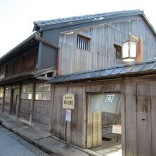 暖簾の屋号は大文字屋