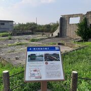 荒浜小学校の東側、海沿いの住宅があった場所の遺構