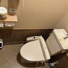 部屋トイレはもちろんウォシュレット付き。