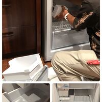 冷蔵庫の自動製氷機交換の様子