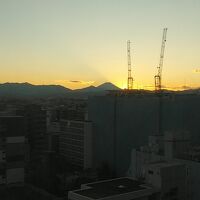 富士山の左側に太陽が沈んでいきました