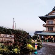 びわ湖大津館前に広がる公園