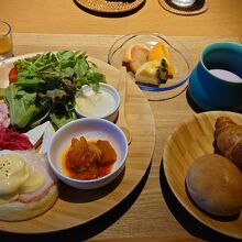 朝食はホテル内のレストランで和・洋日替わりで！