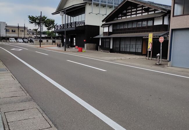 夏に行われる盆踊りの展示があり，盆踊りの期間中は大会本部になります