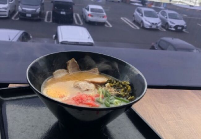 雪の草千里を見ながら食事が出来ました