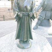 元服前の徳川家康の像