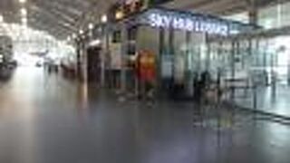 カフェバーみたいな雰囲気のラウンジ