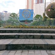 JR浜松駅とバスターミナルの間に設置の園芸作品    