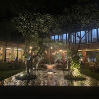 ホテルの中庭的なところにある噴水