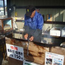 備長炭で焼くヤマギシの焼鳥店