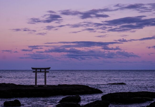 海と鳥居の絶景スポット