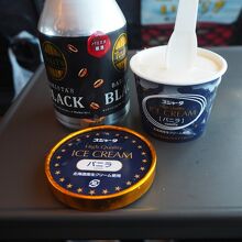 車販で買った「ｽｺﾞｲｶﾀｲｱｲｽ」とコーヒー