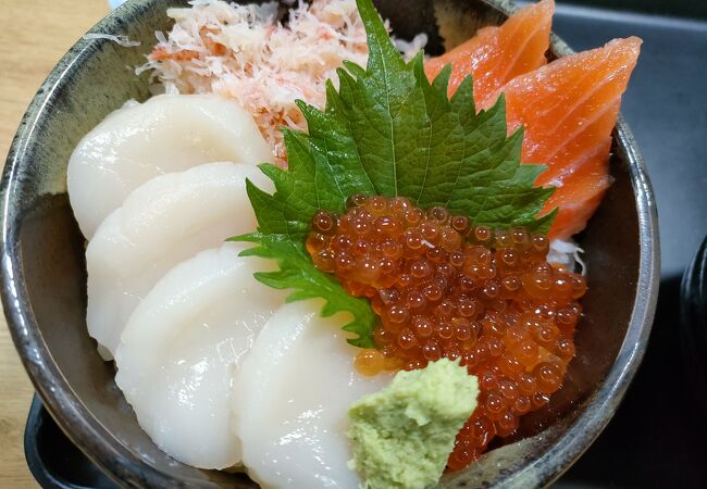 ホテルの朝食は海鮮丼！