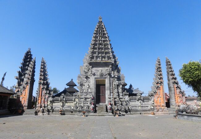 ウルン ダヌ バトゥール寺院