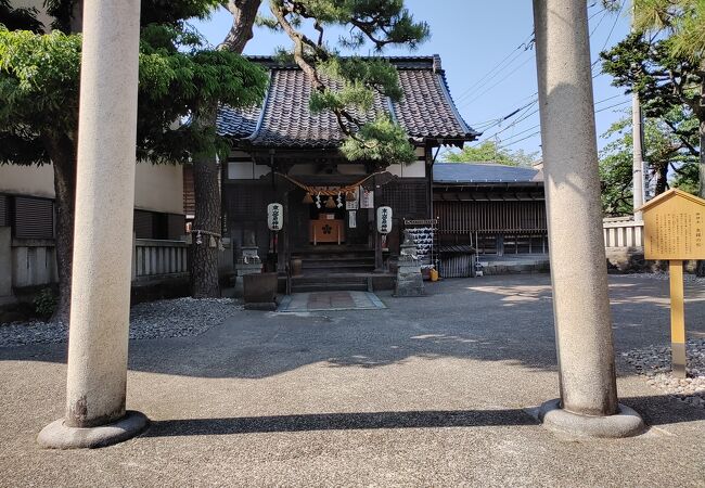 ひがし茶屋街を鎮守する神社