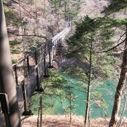 吊橋の上から見える箒川の水の色が素敵です