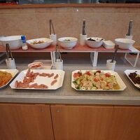 朝食バイキングの様子