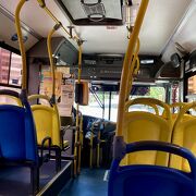 2023年12月現在、モンテビデオの市バスの料金は52ペソでした