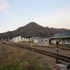 列車出発時には駅員さんが手を振ってくれます