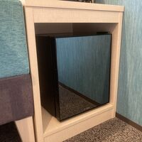 空の冷蔵庫、水は無し