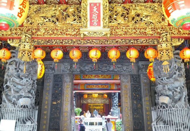 台北一の繁華街「西門町」で天上聖母媽祖を主神として祀る道教の寺院