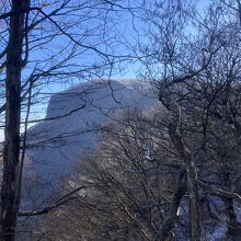 登山道から見た荒船山