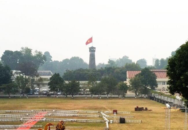 ベトナム軍事歴史博物館の敷地内にある塔