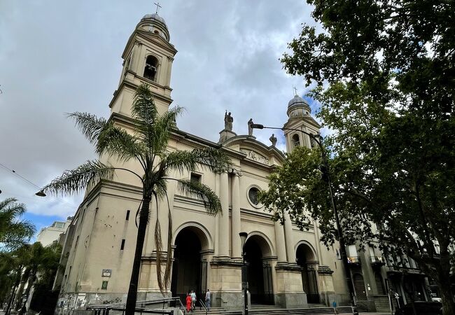 モンテビデオのメインのカトリック教会。旧市街（シウダービエハ）にあります