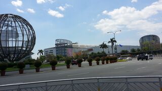 スーパーマーケットも入っています