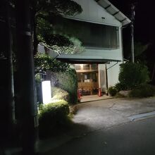 夜に外から