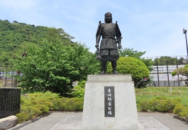 吉川経家公銅像
