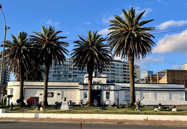 ポシートスのビーチ沿いにあるウルグアイ海軍の小さなミュージアム
