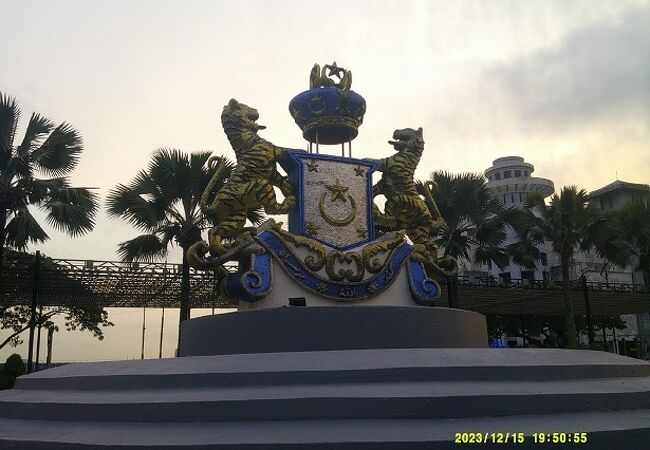 マレーシア王族上流階級拿督御用達ブランド　ムスリム　オーバル型最高級イスラム帽子 マレーシア国王ムハンマド5世、任期途中で退位 史上初 - BBCニュース