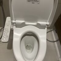 ロビーのトイレも　ウォシュレット