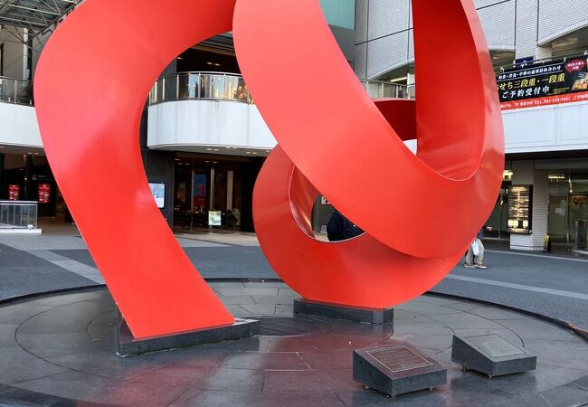 ホテル　モニュメント　オブジェ　二メートル 赤い浮き2 (Red Buoyant 2) クチコミ・アクセス・周辺情報｜川崎