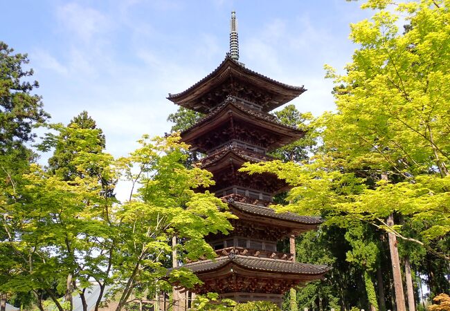 新潟県内唯一の五重塔あります。