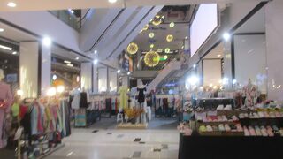 前面に下着売り場