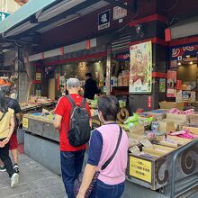 こちらは問屋さんのようなお店