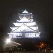 大晦日から年明けまで大阪城はライトアップしていました