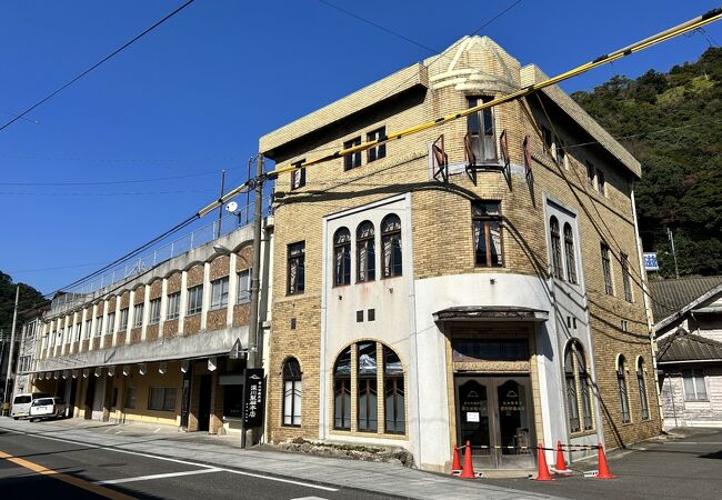 明治27年（1894年）創業、本店は大正期に建築、工房は明治27年に設計の近代化産業遺産