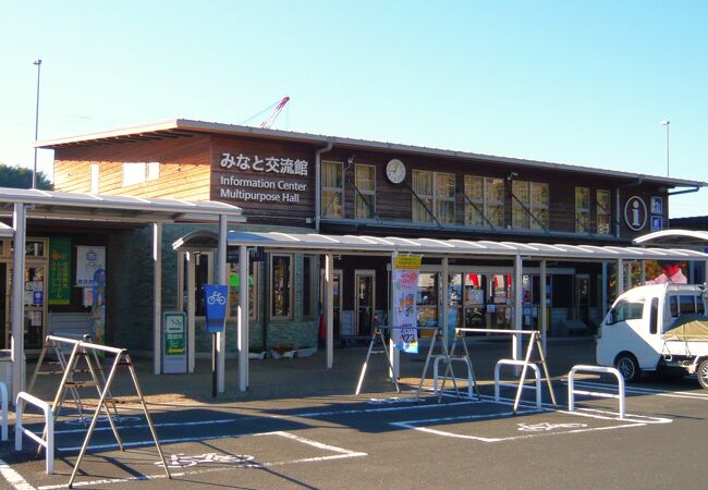 市街地に在る利便性と自由度が高い駅　～　道の駅みなとオアシス 八幡浜みなっと