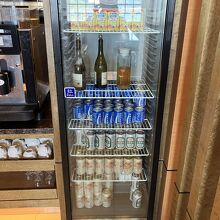 アルコール用冷蔵庫には日台ビールの競演