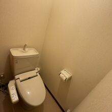 トイレはリニューアルされたのか綺麗です。