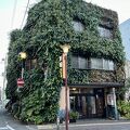 蔦の絡まる昭和レトロなビジネス旅館『萬集閣』