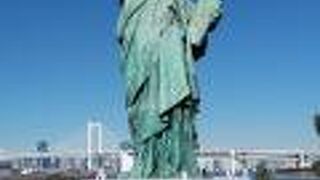 フランス政府公認の自由の女神像