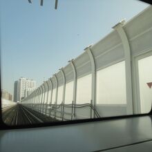 環状線の先頭車両の車窓