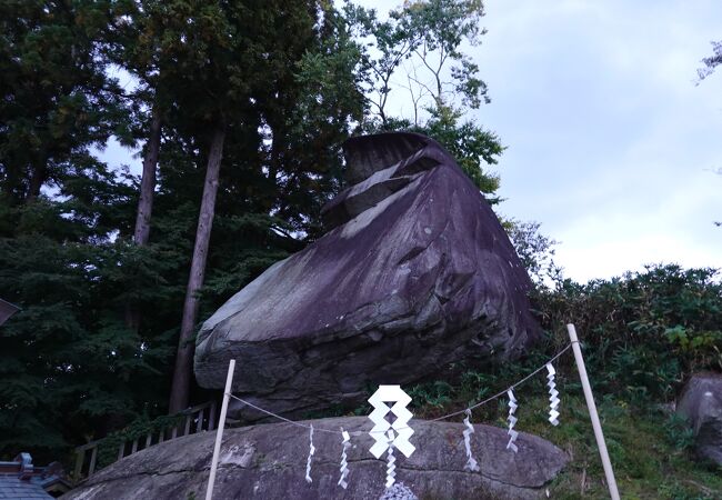 烏帽子岩 (桜山神社)