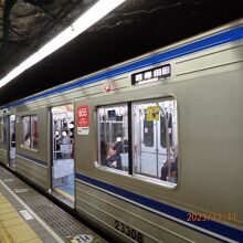 西梅田行き電車