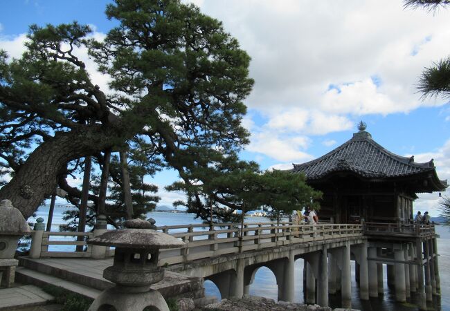 浮御堂(海門山満月寺)