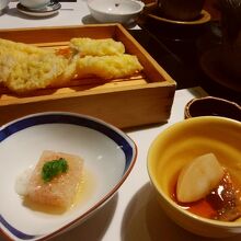 天ぷらとお晩菜の一部　　
